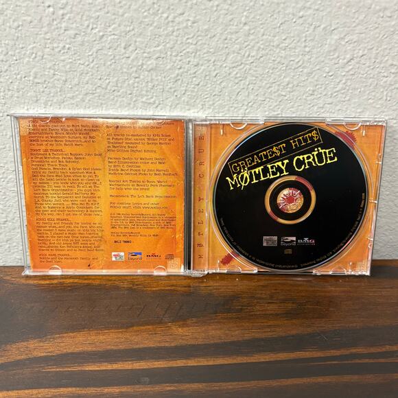 Motley Crue Greatest Hits CD w Booklet Insert - Picture 2 of 4
